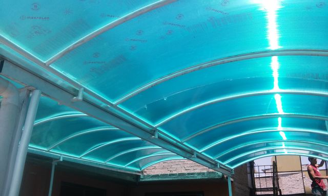 techo verde lamina policarbonato 6 mm en forma de 2 arcos